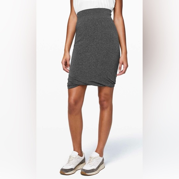 Lululemon Boulevard Bliss Skirt Size 8
Black / White - Picture 2 of 11